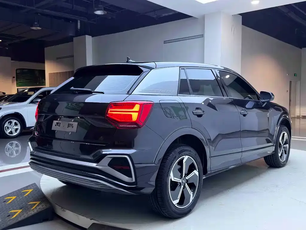Audi Q2L e-tron — фото 5