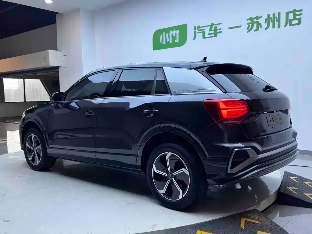 Audi Q2L e-tron — фото 10