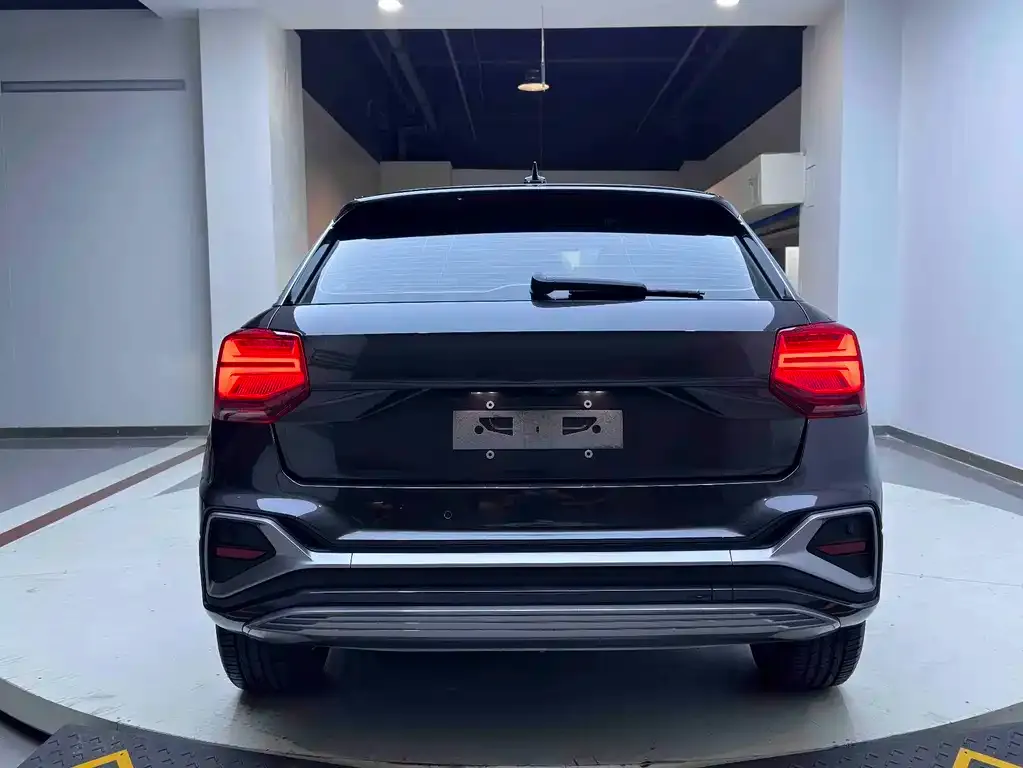 Audi Q2L e-tron — фото 6