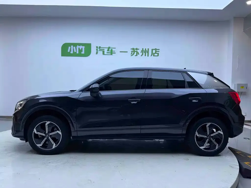 Audi Q2L e-tron — фото 3