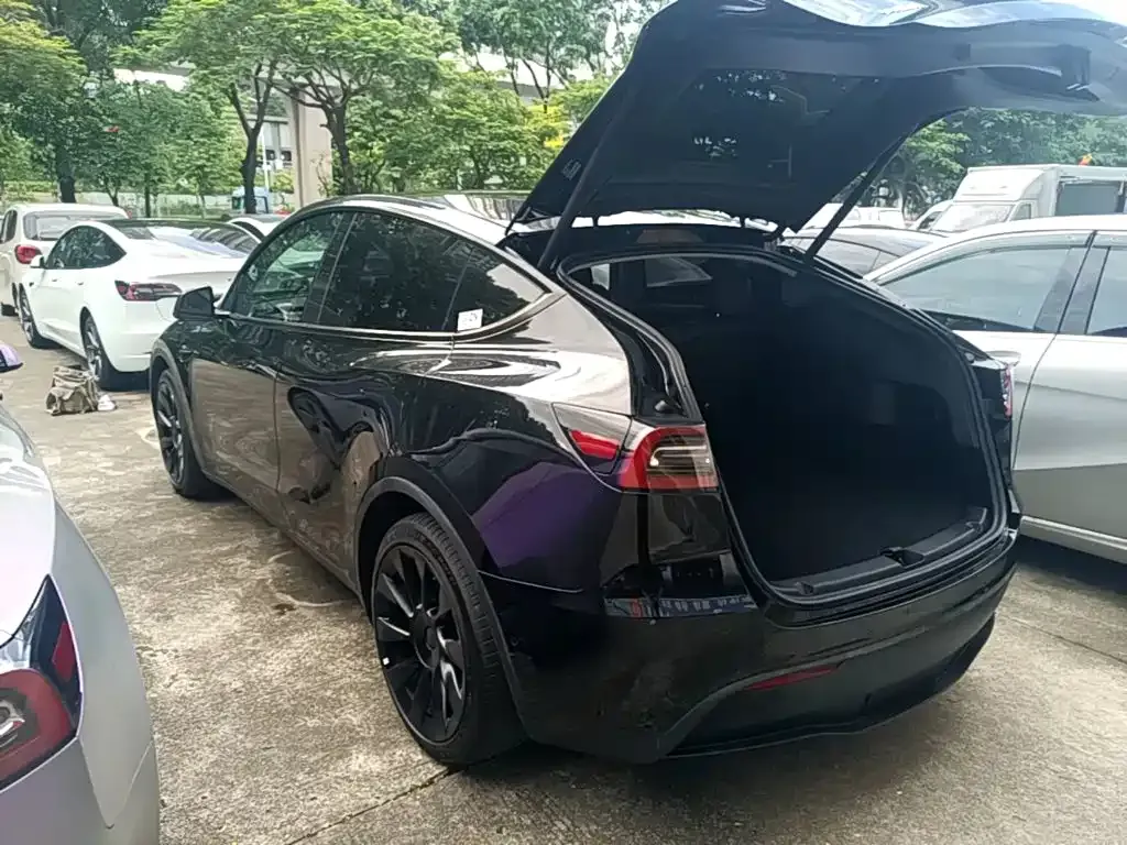 Tesla Model Y — фото 6