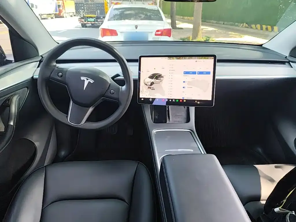 Tesla Model Y — фото 2