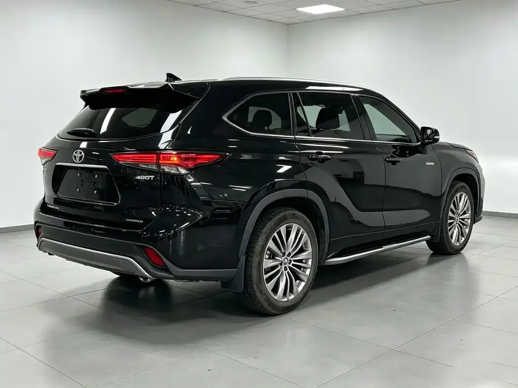 Toyota Highlander — фото 10