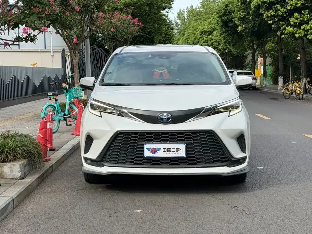 Toyota Granvia — фото 10