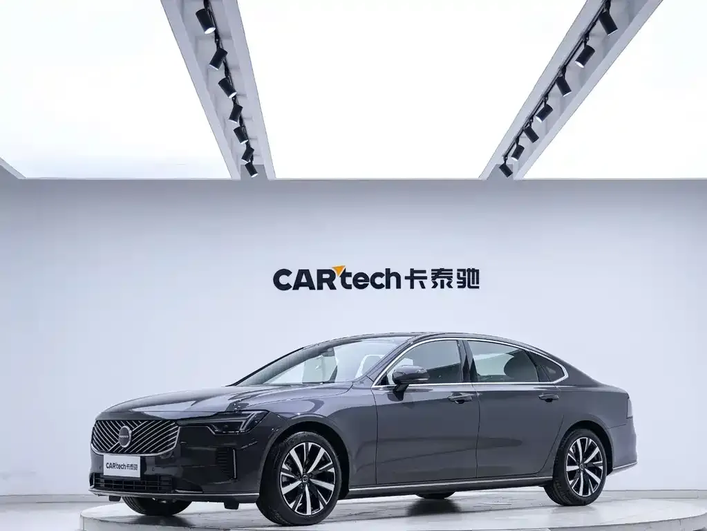 Volvo S90 — фото 1