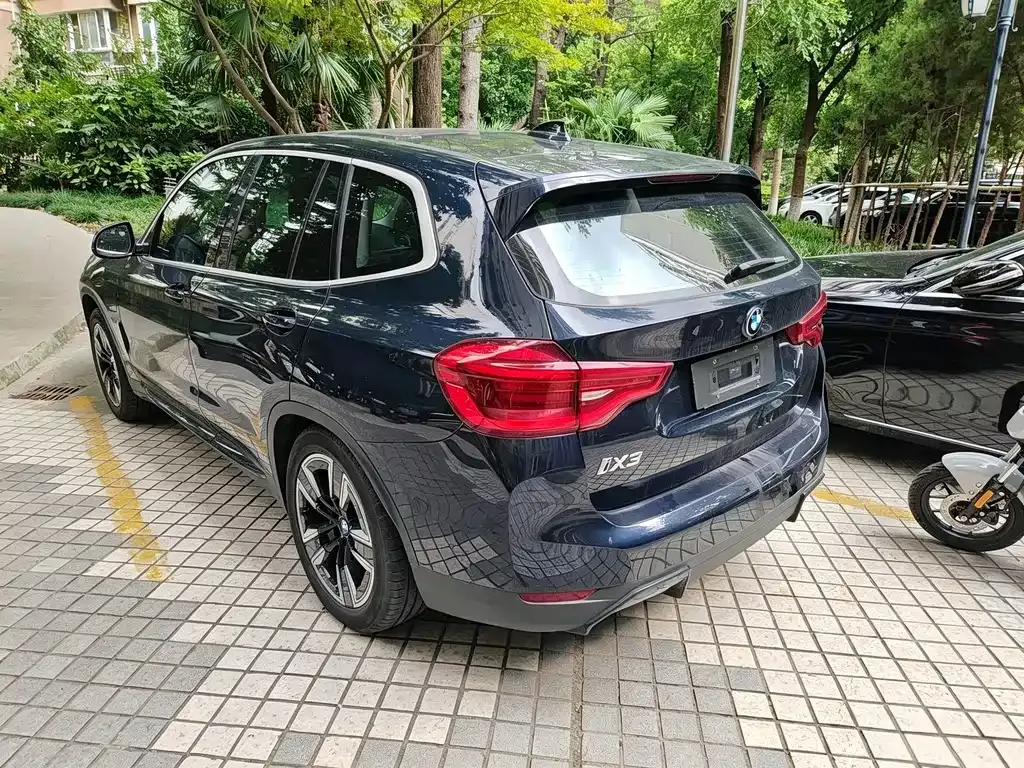 BMW iX3 — фото 10
