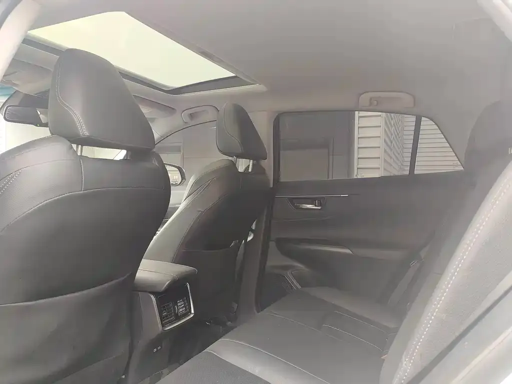 Toyota Harrier — фото 4