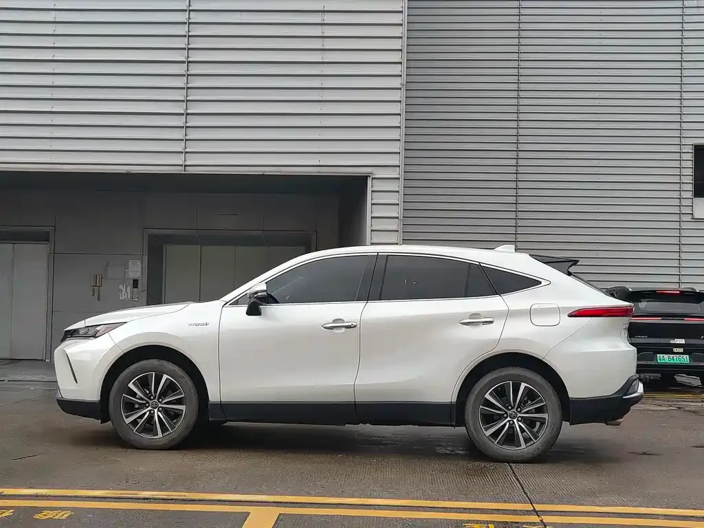 Toyota Harrier — фото 3