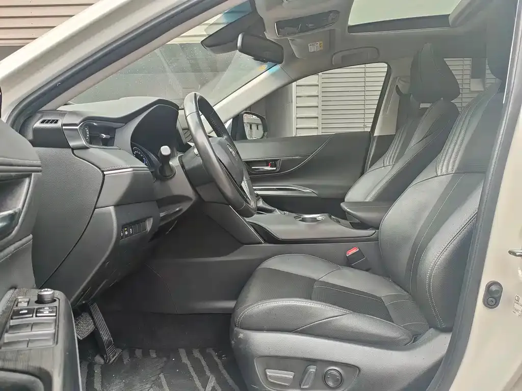 Toyota Harrier — фото 6
