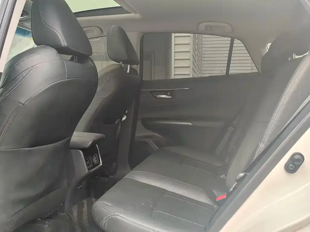 Toyota Harrier — фото 2