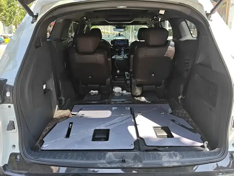 Toyota Sienna — фото 8