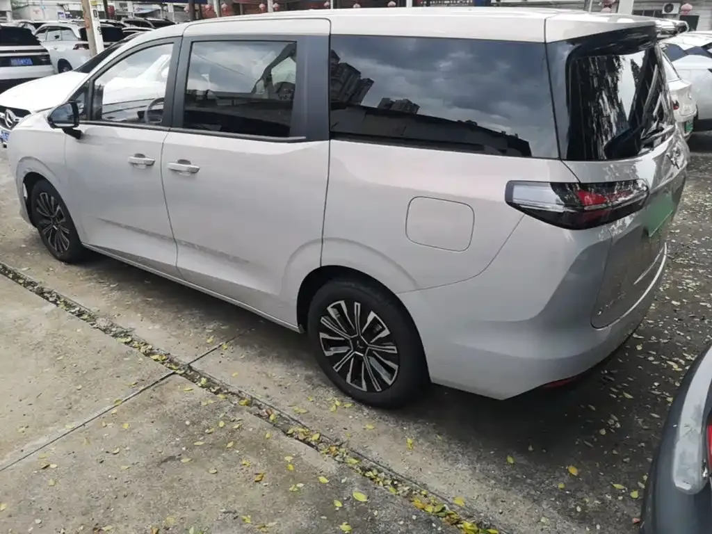 Wuling Xingguang 730 New Energy — фото 10