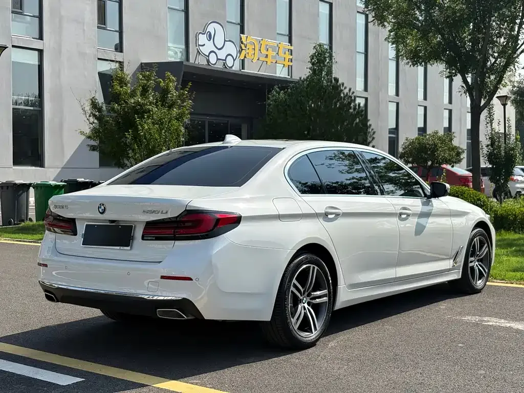 BMW 5 Series — фото 9