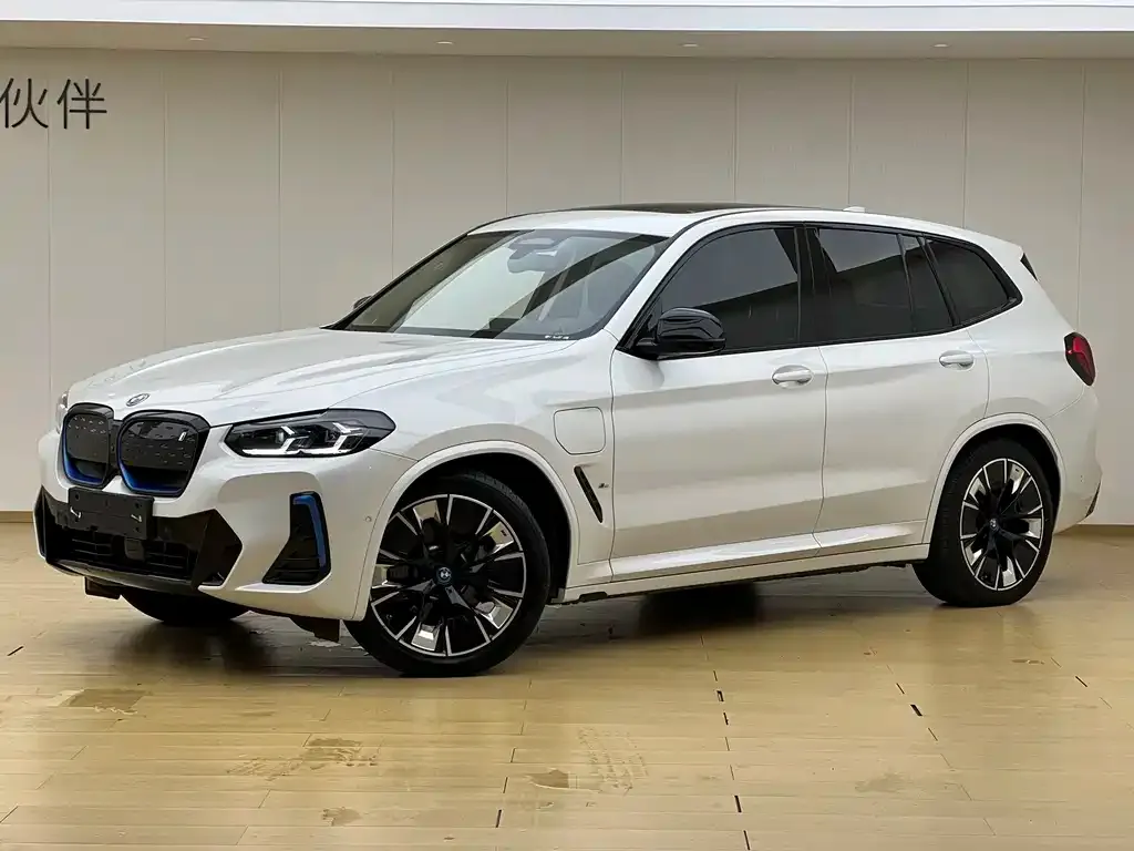 BMW iX3 — фото 1
