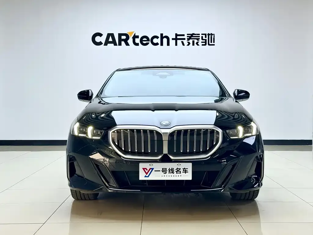 BMW 5 Series — фото 1
