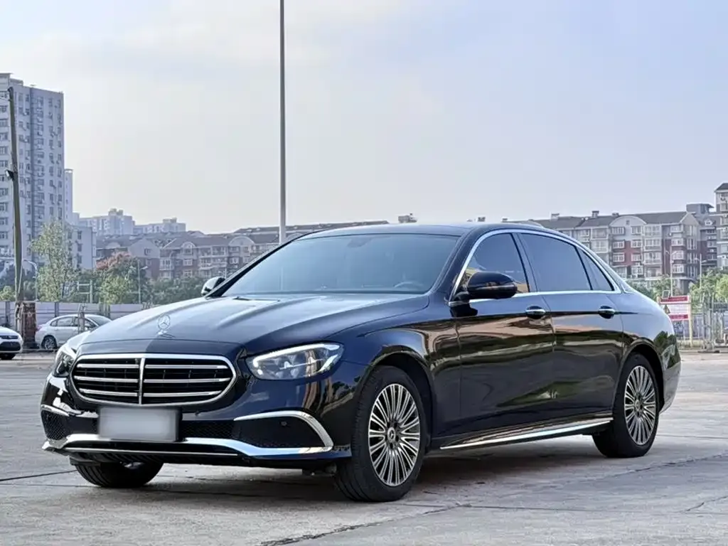 Mercedes-Benz E-Class — фото 1