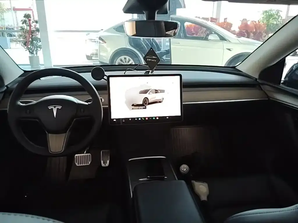 Tesla Model Y — фото 5