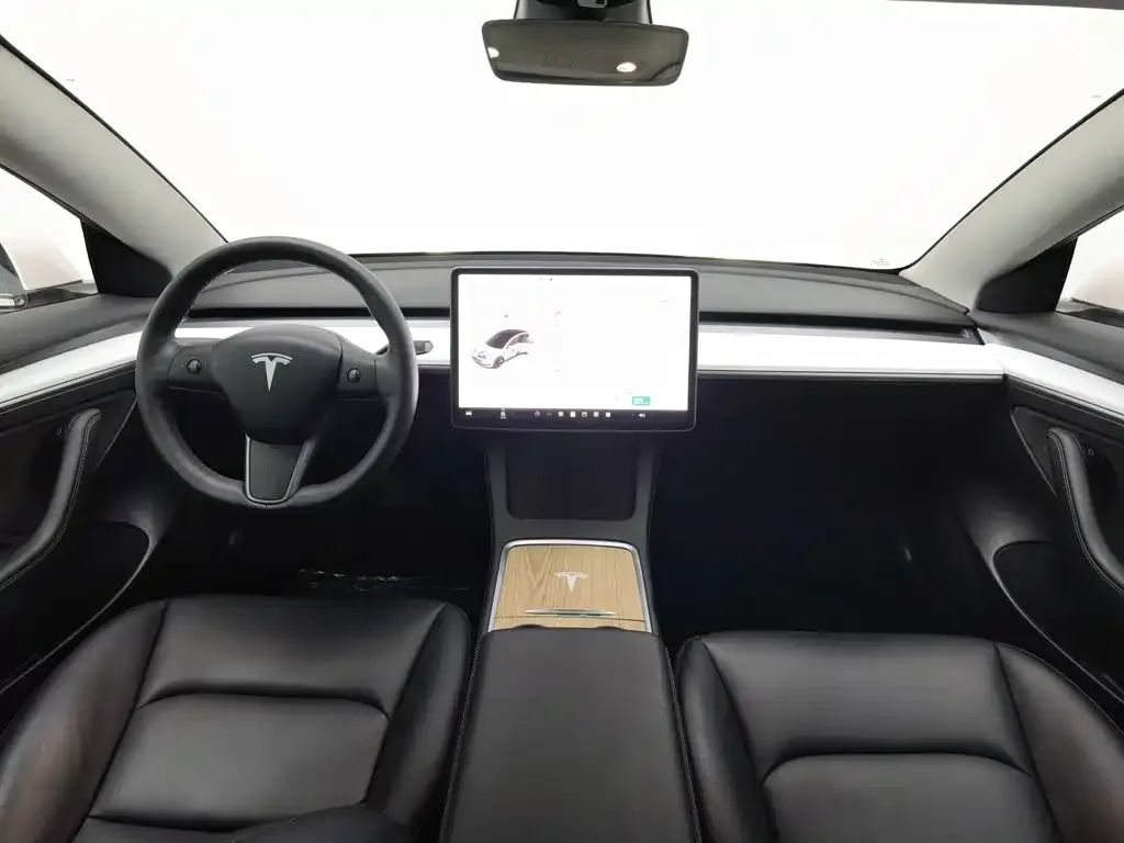 Tesla Model 3 — фото 9
