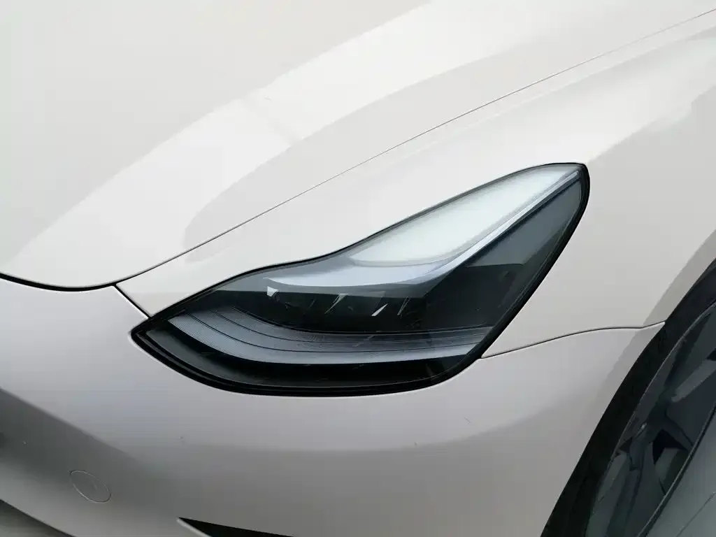 Tesla Model 3 — фото 4