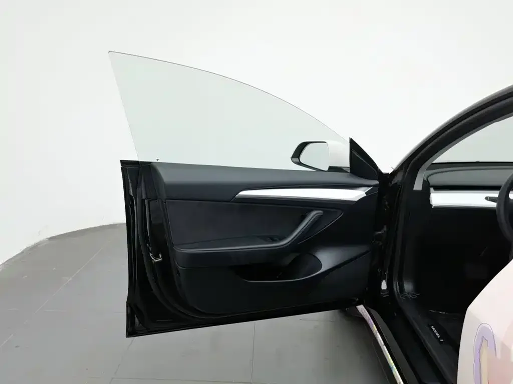 Tesla Model 3 — фото 3