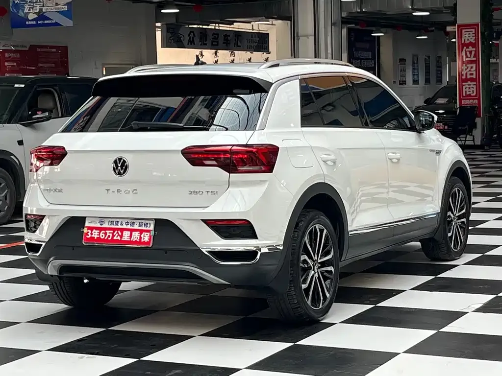 Volkswagen T-Roc — фото 10