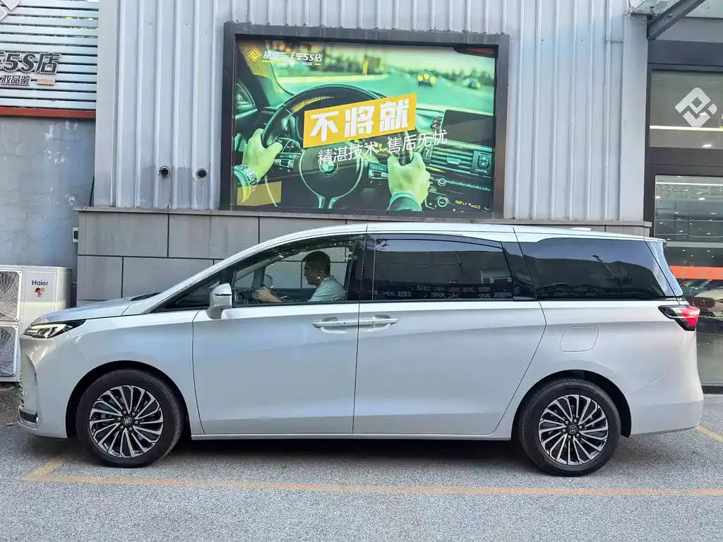 Buick GL8 Hybrid — фото 2