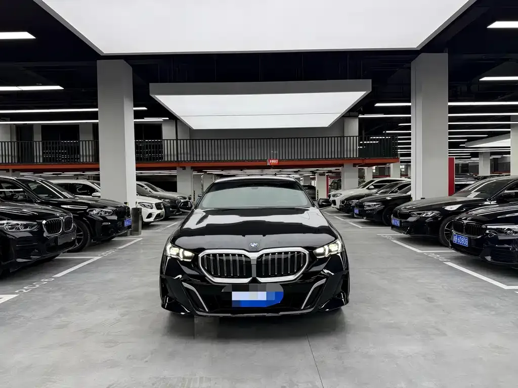 BMW 5 Series — фото 5
