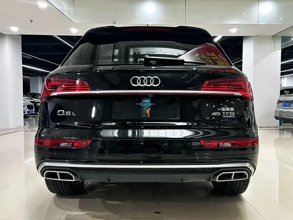 Audi Q5L — фото 7