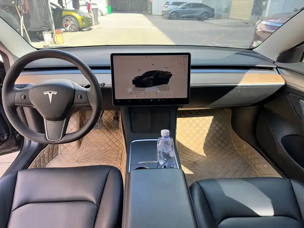 Tesla Model 3 — фото 4