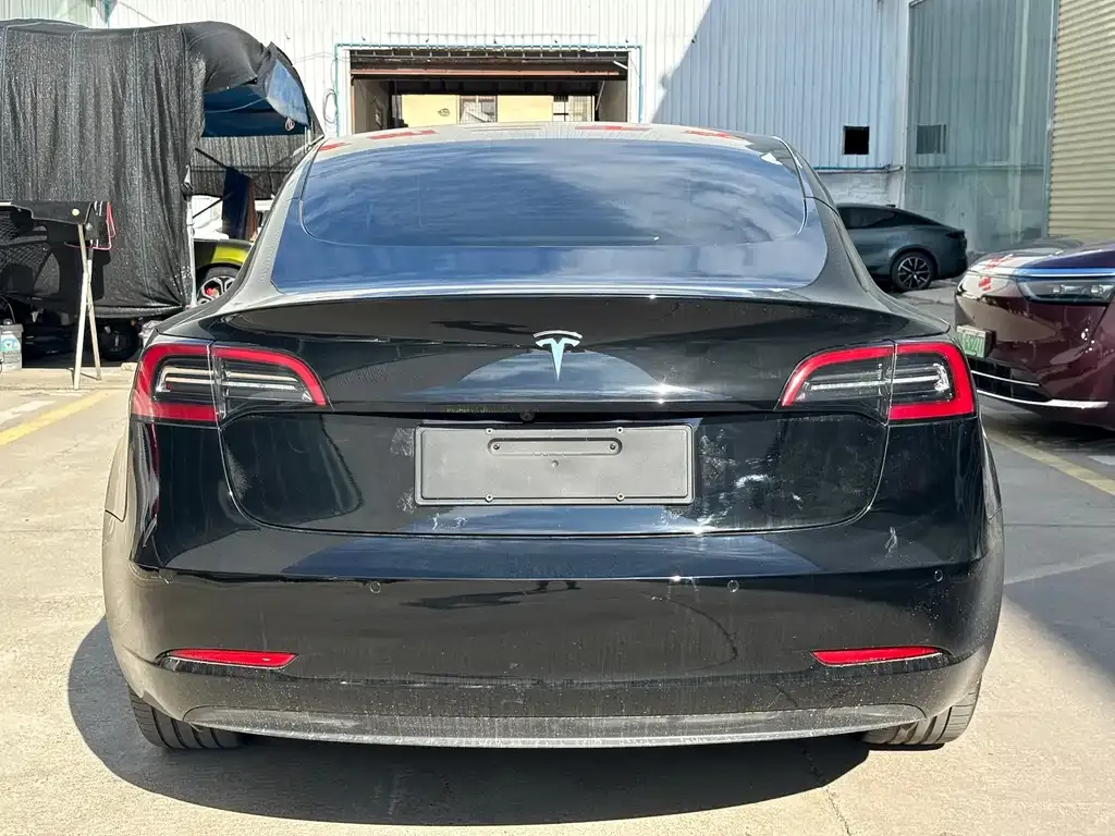 Tesla Model 3 — фото 9