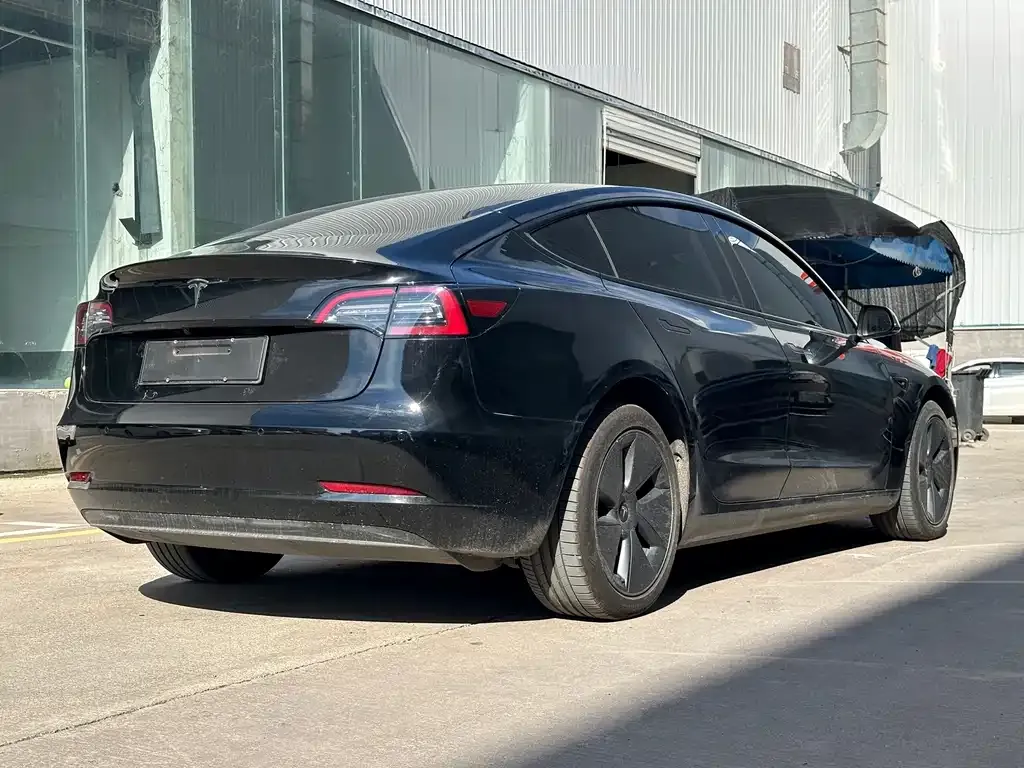 Tesla Model 3 — фото 5