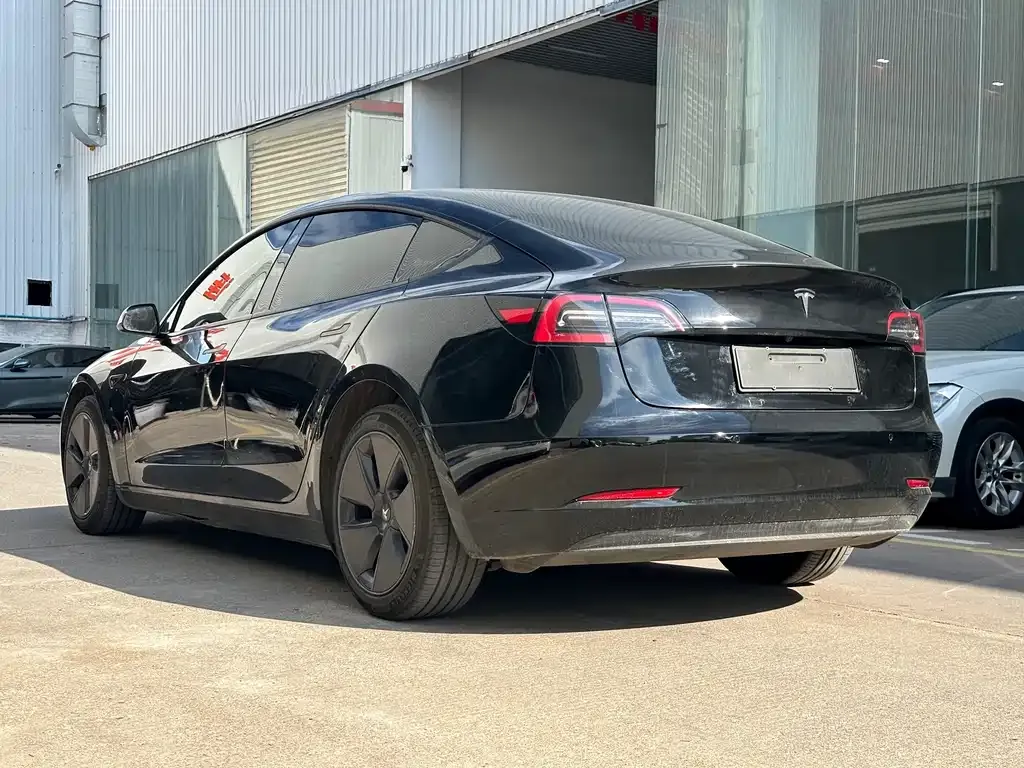 Tesla Model 3 — фото 7