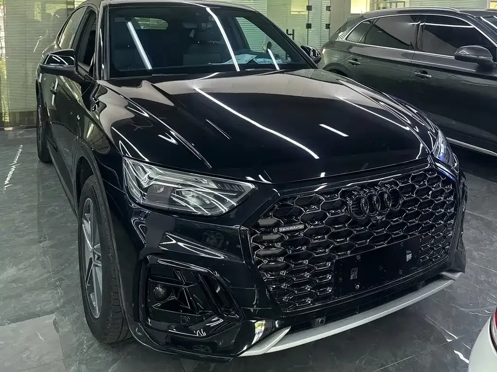 Audi Q5L Sportback — фото 1