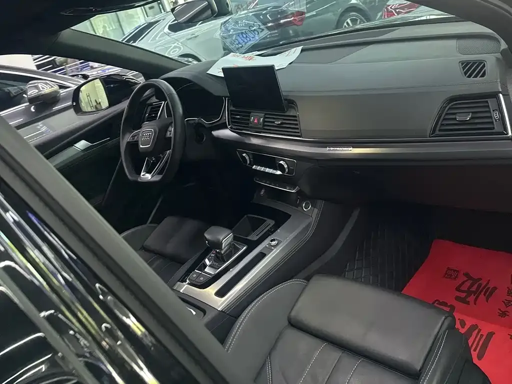 Audi Q5L Sportback — фото 3