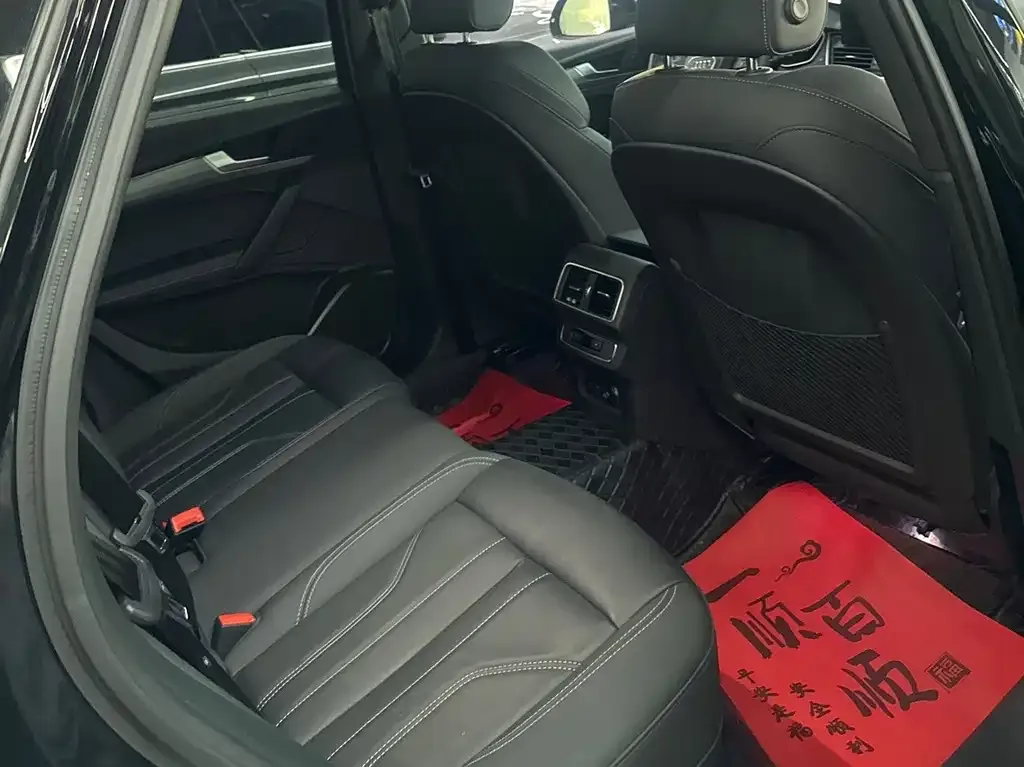 Audi Q5L Sportback — фото 6