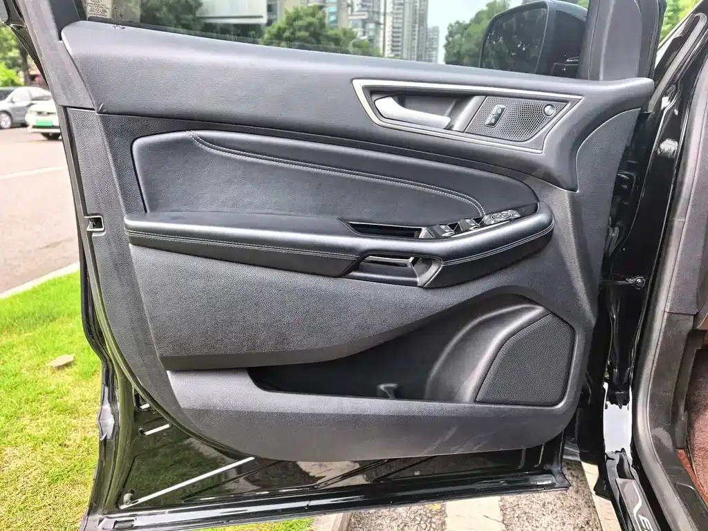 Ford Edge — фото 10