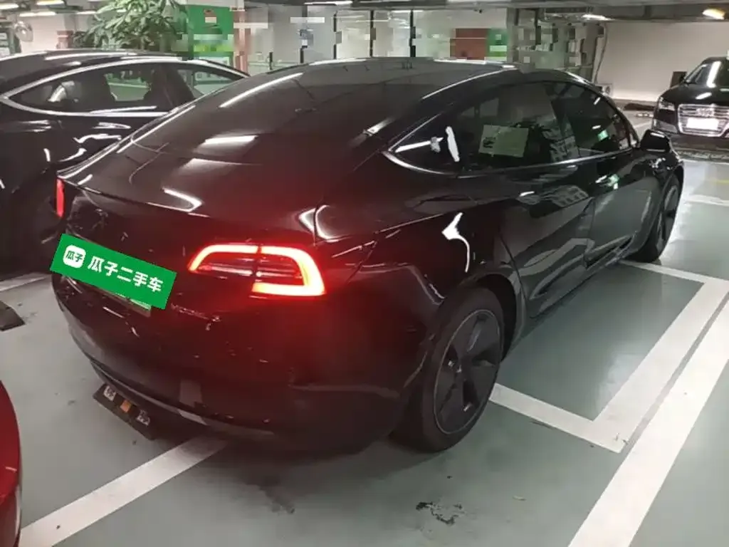 Tesla Model 3 — фото 4
