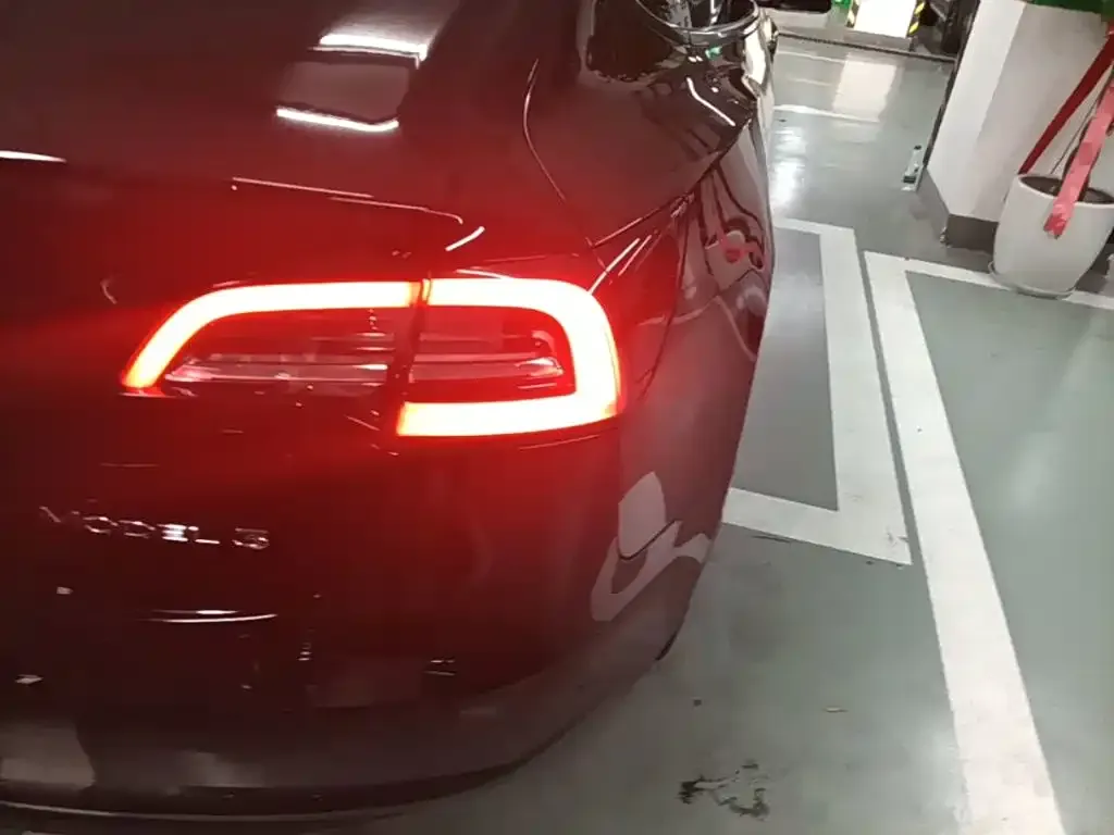 Tesla Model 3 — фото 3