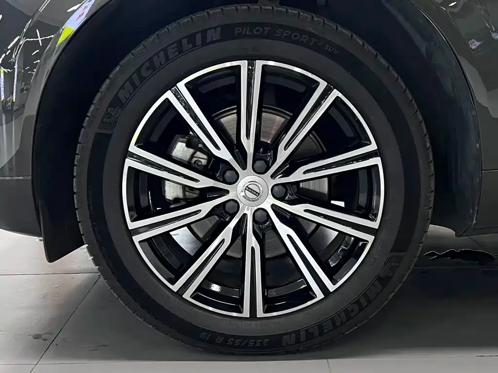 Volvo XC60 — фото 4