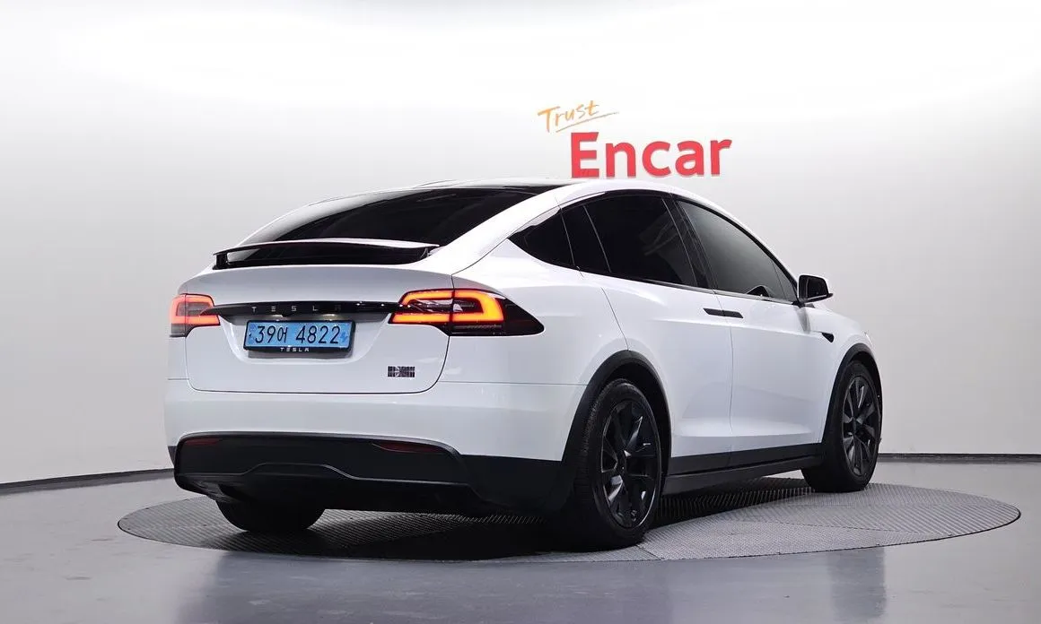 Tesla Model X — фото 6