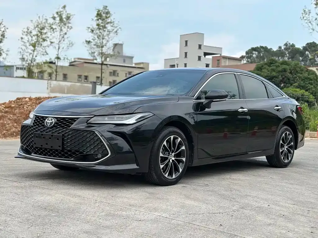 Toyota Avalon — фото 1