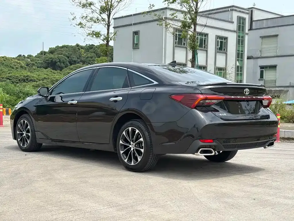 Toyota Avalon — фото 10