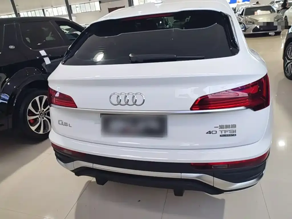 Audi Q5L Sportback — фото 5