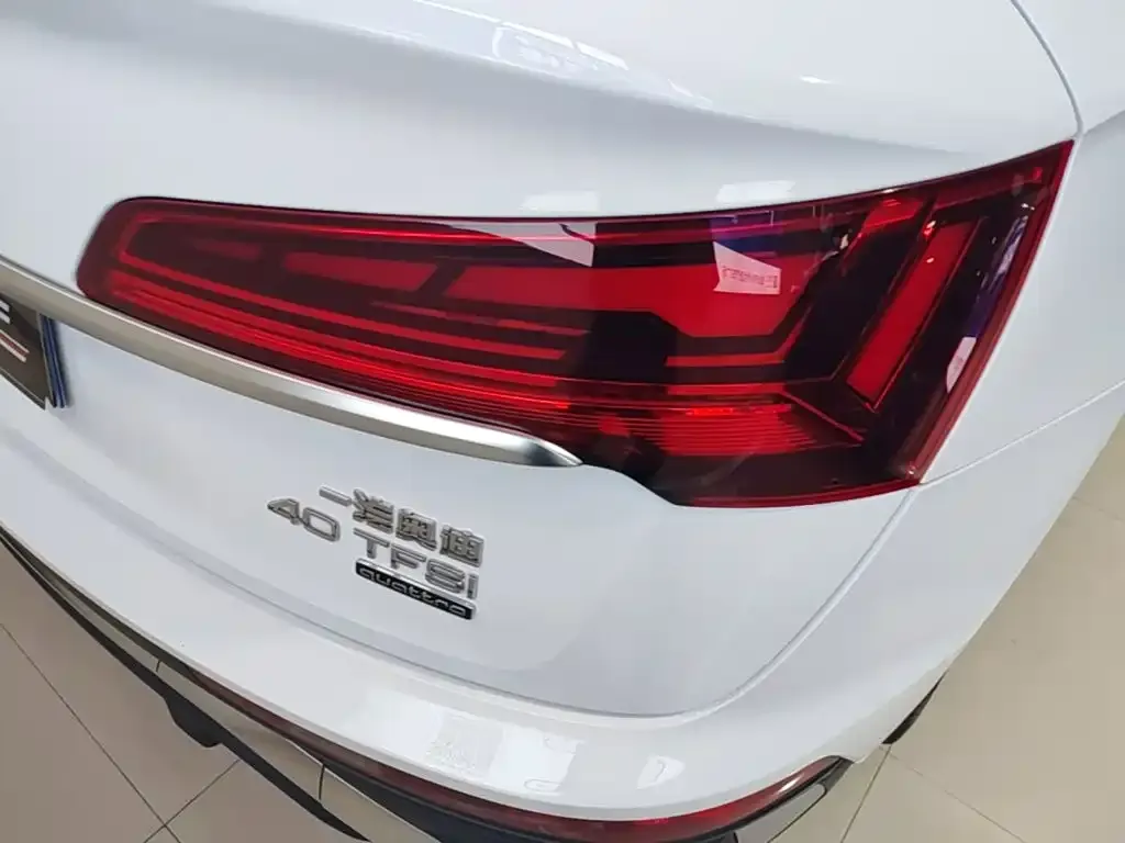 Audi Q5L Sportback — фото 4