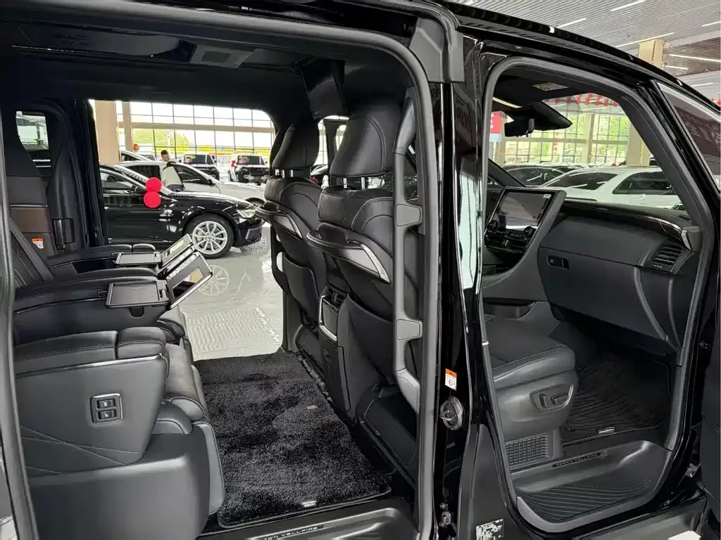 Toyota Vellfire — фото 7