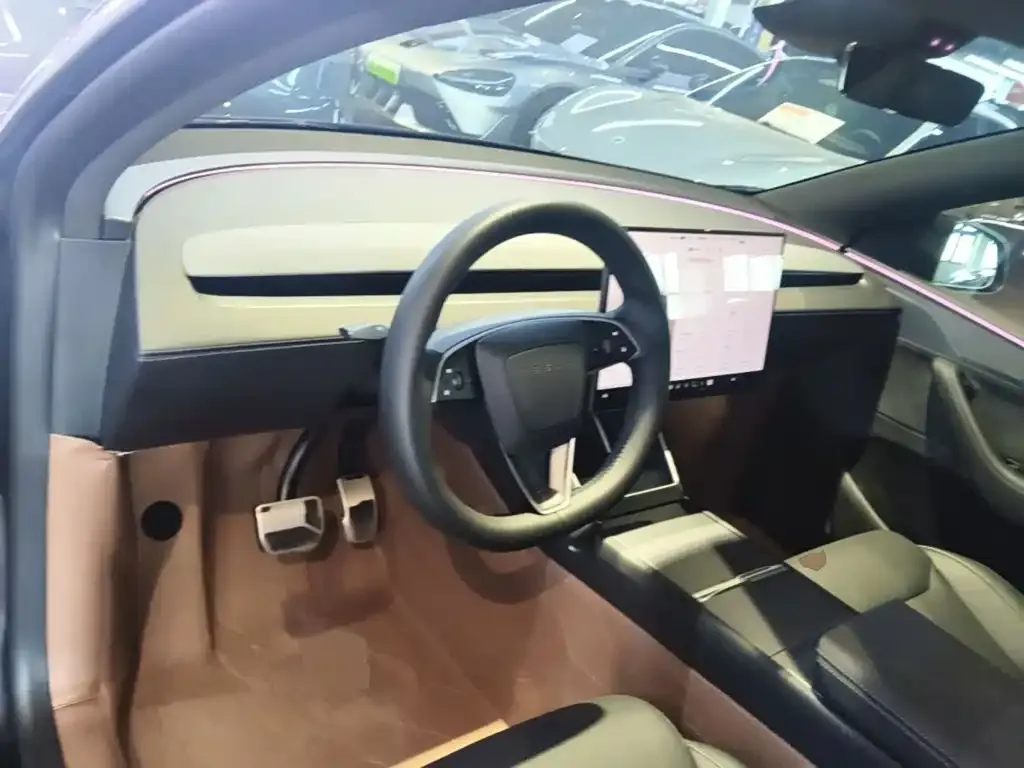 Tesla Model Y L — фото 4