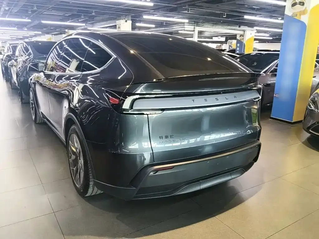Tesla Model Y L — фото 7