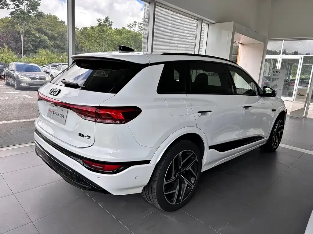 Audi Q6L e-tron — фото 4