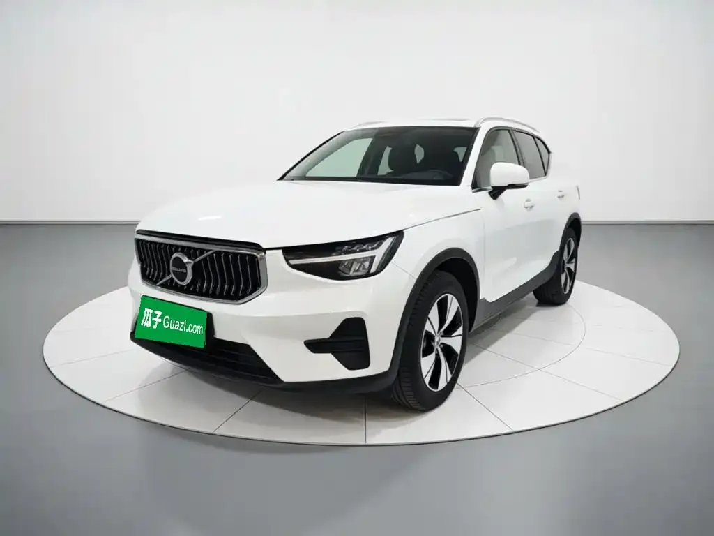 Volvo XC40 — фото 1