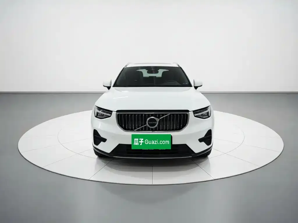 Volvo XC40 — фото 2